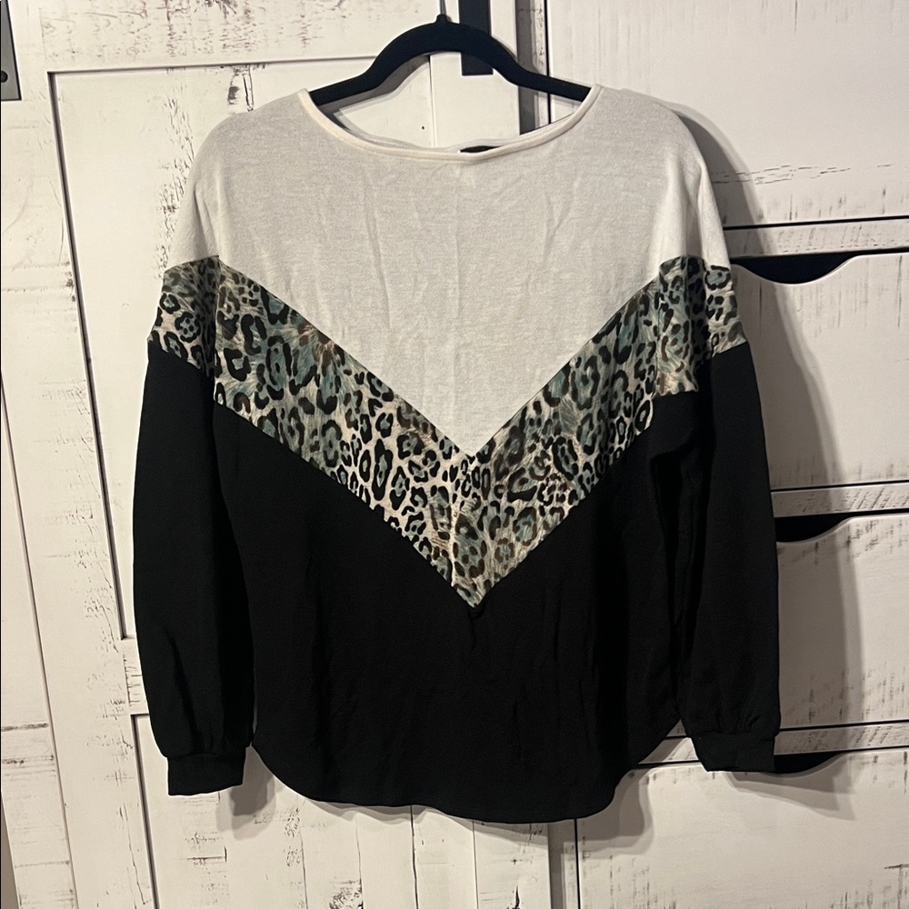 Stylish Women's Leopard Print Colorblock Top